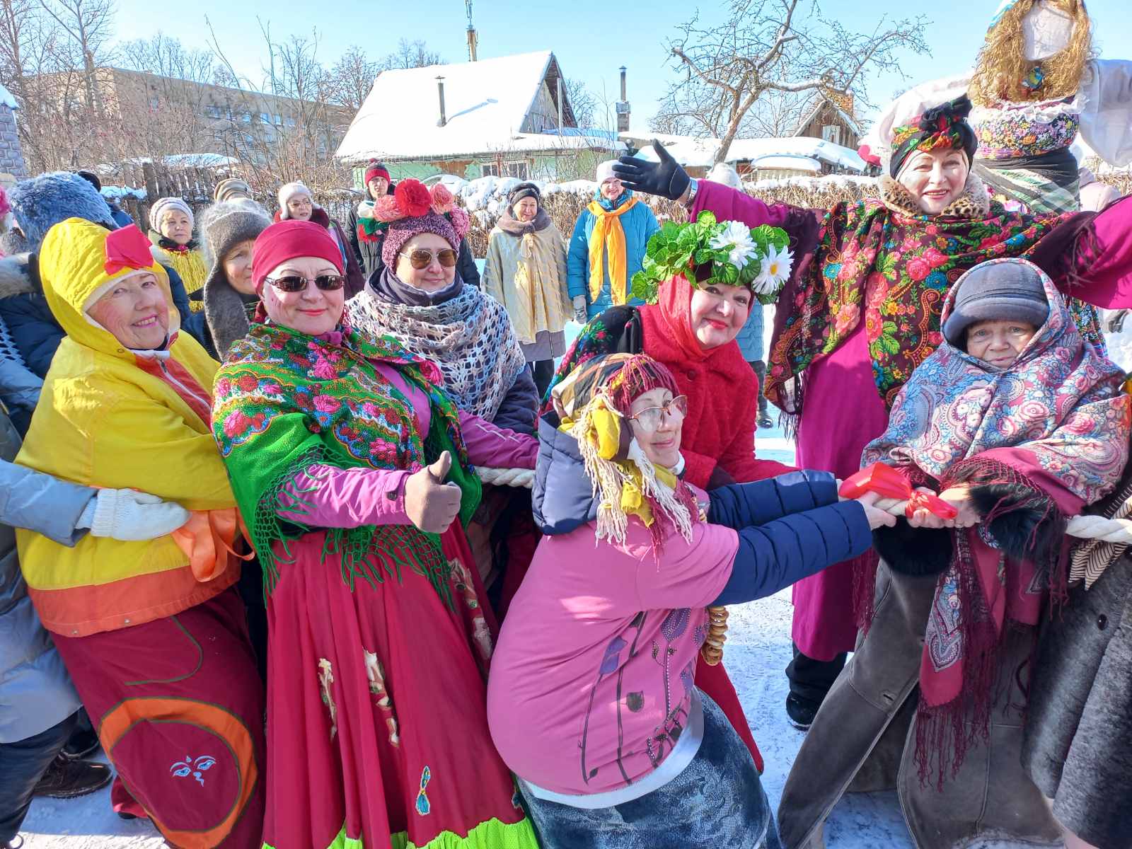 Расслабься и смейся: девушки веселятся в бане | Образ тела, Девочка, Скрабы